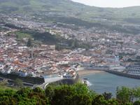 Aussicht vom Monte Brasil auf Angra do Heroismo 