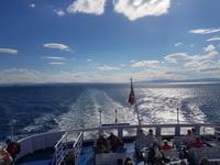 Fährüberfahrt bei strahlendem Sonnenschein