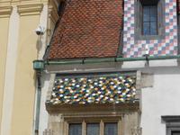 2. Dach aus Majolika-Kacheln am Rathaus P1070059