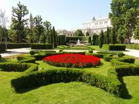 Garten mit Sissi Denkmal Wien