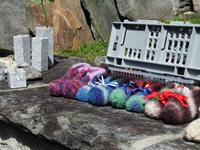 Souvenirs aus Granit und Wolle