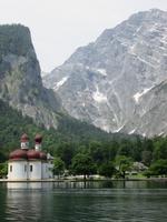 Traumkulisse und beliebtes Fotomotiv: Wallfahrtskirche vor Watzmann