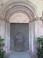 Original Eingangsportal zur Kirche auf der Fraueninsel