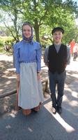 Junge Leute in traditioneller Kleidung, Skansen