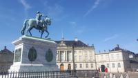 Kopenhagen - Schlossplatz Amalienborg (Reiterstandbild Frederik V.)