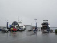 Zwei Fähren in Tjötta