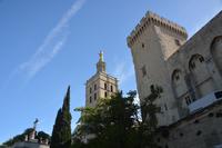 Vor dem Papstpalast von Avigon