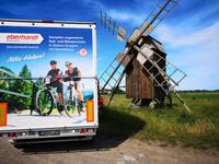 2752 Der Bus kann in direkter Nähe des Wahrzeichens der Insel anhalten