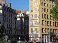 Lyon - Auslaufen entlang der Altstadt, vorbei an einer der 60 bemalten Hauswände