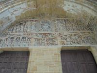 Höhepunkt französischer Kulturgeschichte: das Weltgerichts-Tympanon der Klosterkirche Conques