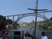 Stahlbrücke über den Douro-Fluss