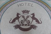 Paris Tag 2 Wappen des Hotel Meurice