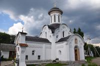 eine kleine Dorfkirche nahe Jurjewskoje