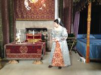 eine Zofe war auch anwesend