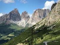 Mächtige Berge viele Kurven