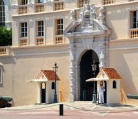 vor dem Grimaldi-Palast