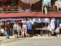 Sapanta: Händler vor dem Fröhlichen Friedhof