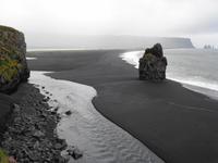 Island - schwarzer Lavastrand bei Vík