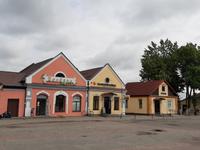 Ort Mir. Häuser auf dem Marktplatz.
