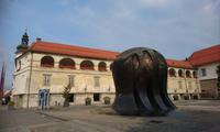 Dieses Kunstwerk soll einen Wassertropfen darstellen, Maribor