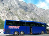 Unsere Reisebus an der Trollwand