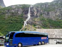 Unser Reisebus am Brikdalsbreen 