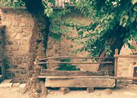 So kann man auch einfach eine Bank herstellen, man nimmt die Bäume zu Hilfe, Stanjel