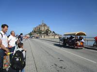 Mont st.-Michel.Shuttle und Pferdekutsche