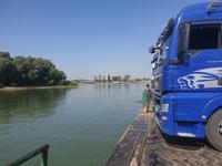 Donau - Fährüberfahrt mit Brummis