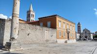 185 Zadar, Forum, Campanile der Kathedrale und Benediktinerinnen Kloster