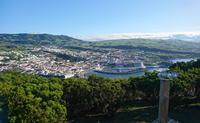 Blick auf Angra do Heroismo