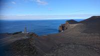 Der Leuchtturm und die durch Vulkanausbruch neu entstandene Halbinsel, Faial