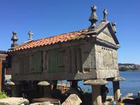 Galizien, die Hórreos (Speicherhäuschen)