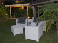 DSCN4655  Sitzgelegenheiten im Garten