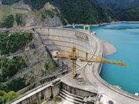 Staumauer des Enguti-Stausee