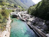 Verzascatal, an der Römerbrücke 