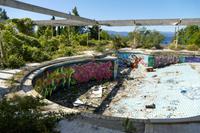 Tag – Ehemaliges 5-Sterne-Hotel zur Zeit Jugoslawiens (1)