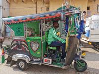 Schickes Tuk Tuk, wir haben welche mit 12 Personen darin gesehen 