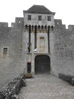 eindrucksvolle Toranlager mit Zugbrücke(n) im Wasserschloss Posanges