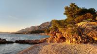 228 Podgora, Abendstimmung am Strand