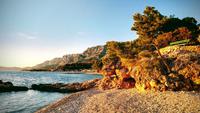 230 Podgora, Abendstimmung am Strand