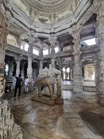 Dieser Tempel ist nach allen Seiten offen und mit der Natur verbunden