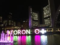 Ankunft in Toronto - Nathan Phillips Square und Rathaus