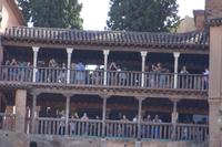 Besucherscharen in der Alhambra, vom Albaicín aus gesehen 