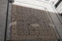 Mosaik im Rathausinnenhof von Carmona 