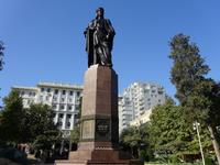 Baku: Nizami-Denkmal
