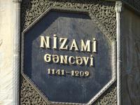 Baku: Nizami-Denkmal