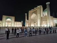 Registan-Platz abends, Samarkand