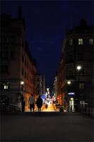 Direkt am Reichstag beginnt Schwedens wichtigste Einkaufsmeile - schön leer um Mitternacht