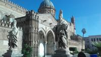 Statuen der Päpste vor der Kathedrale von Palermo